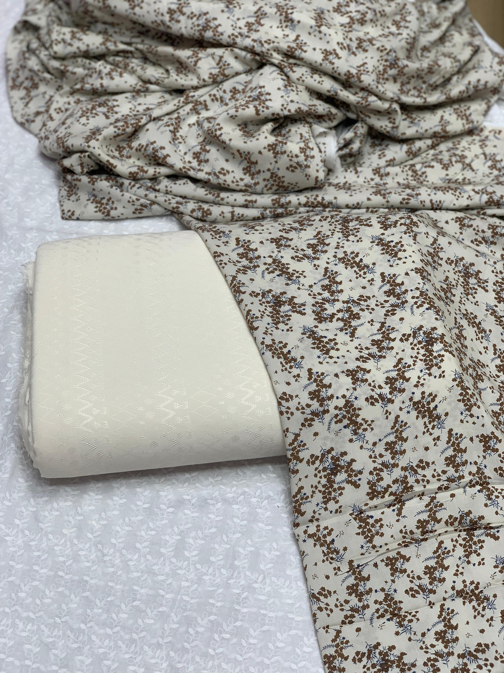 Product Title:
Pure Imported Boski Linen 3-Piece Suit with Malai Linen Printed Dupatta