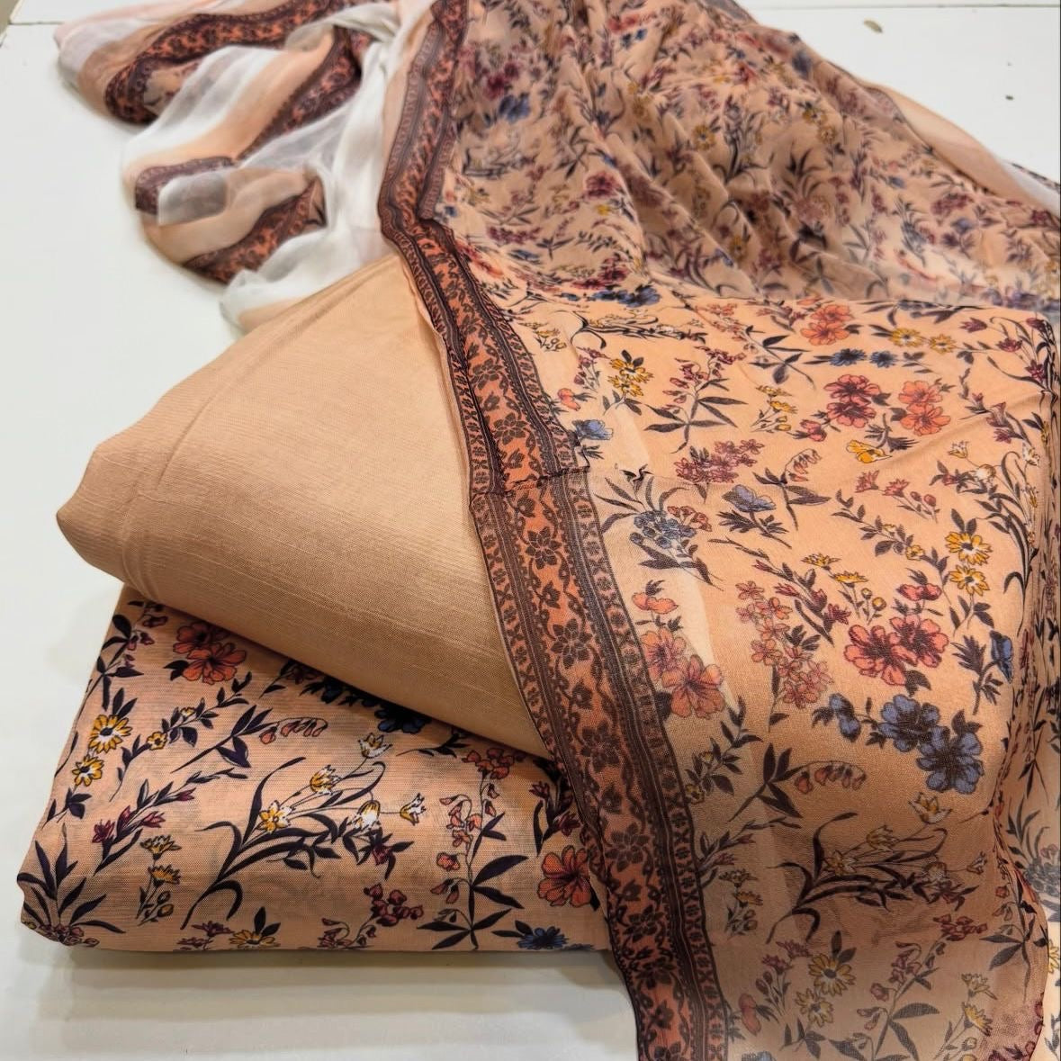 👗 Printed Rowsilk 3pc Suit with Chiffon Dupatta