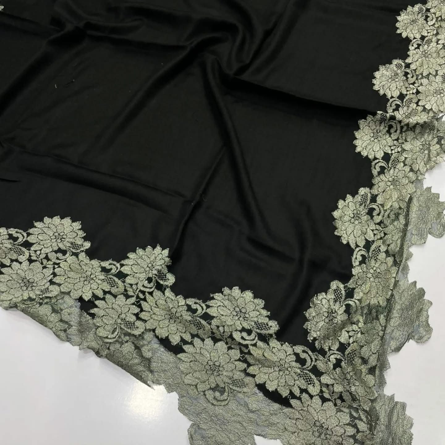 💫 Pashmina Shantly Lace Shawl — Pure Elegance in Every Drape