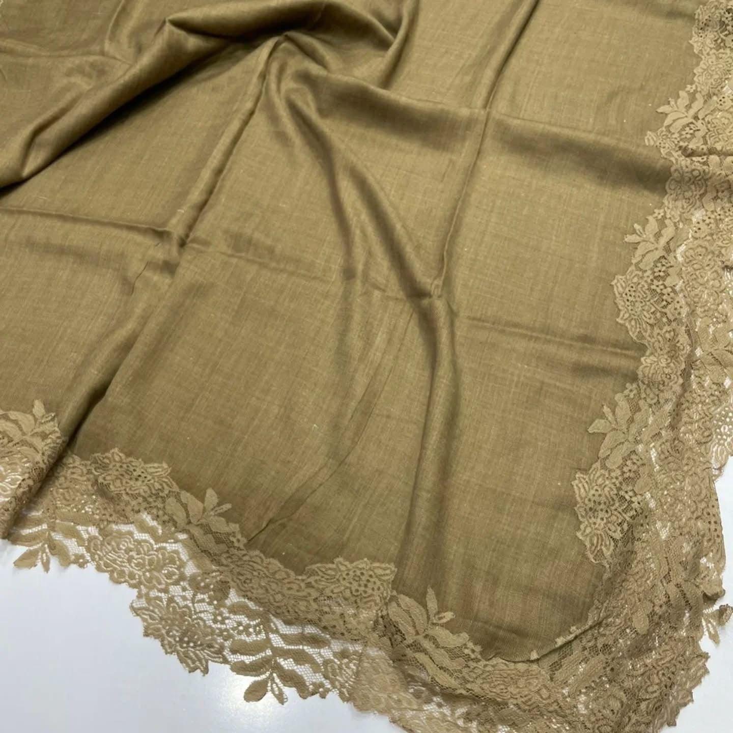 💫 Pashmina Shantly Lace Shawl — Pure Elegance in Every Drape